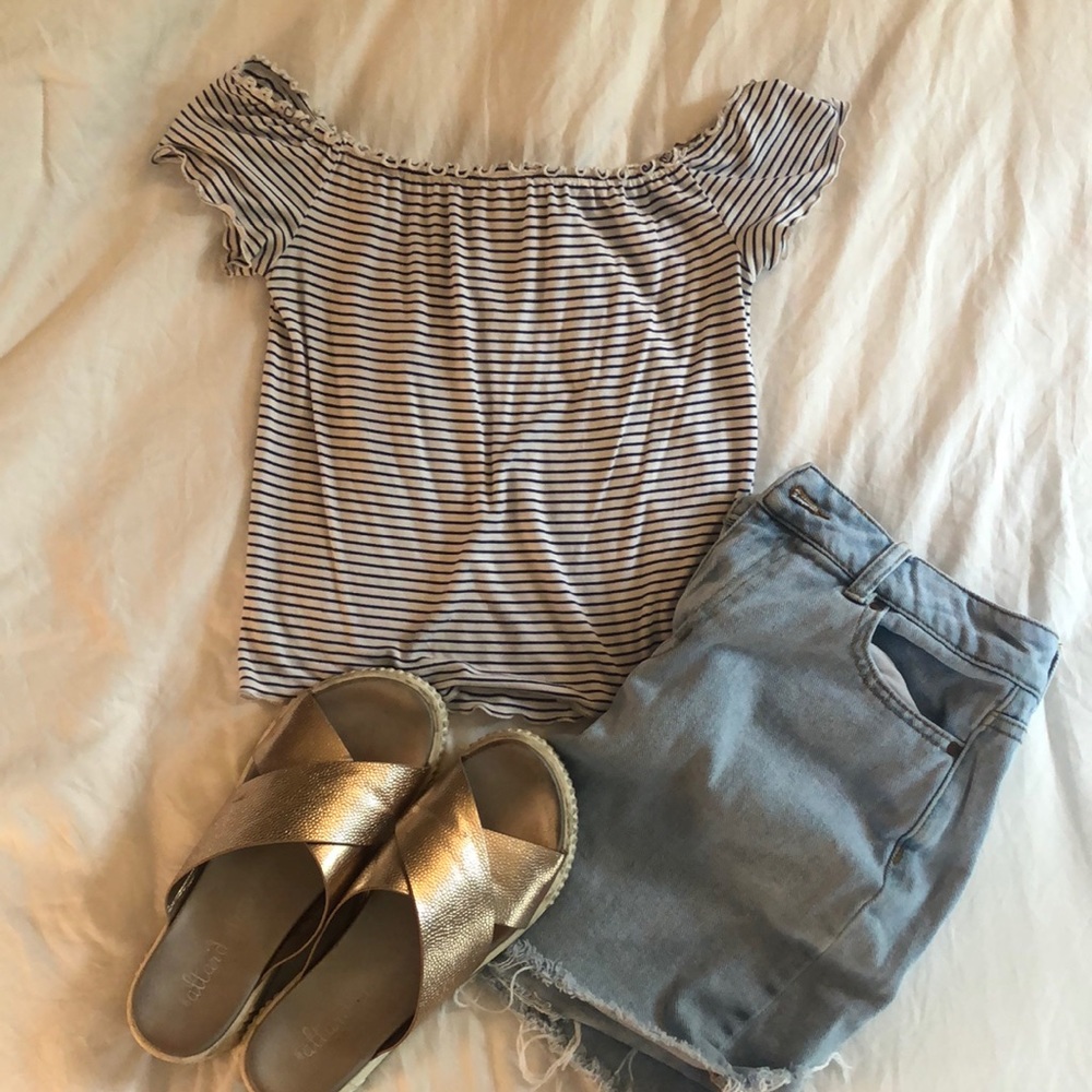 American Eagle Blue and White Stripped Top
